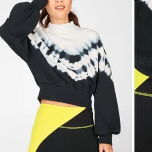Fabletics   Olivia mock neck chevron print crop sweatshirt Size Small